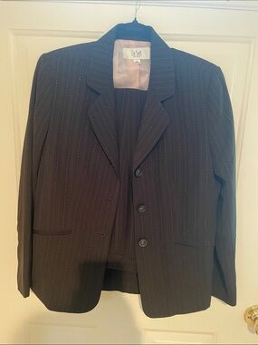 Le Suit Black Pinstripe Petite Pantsuit